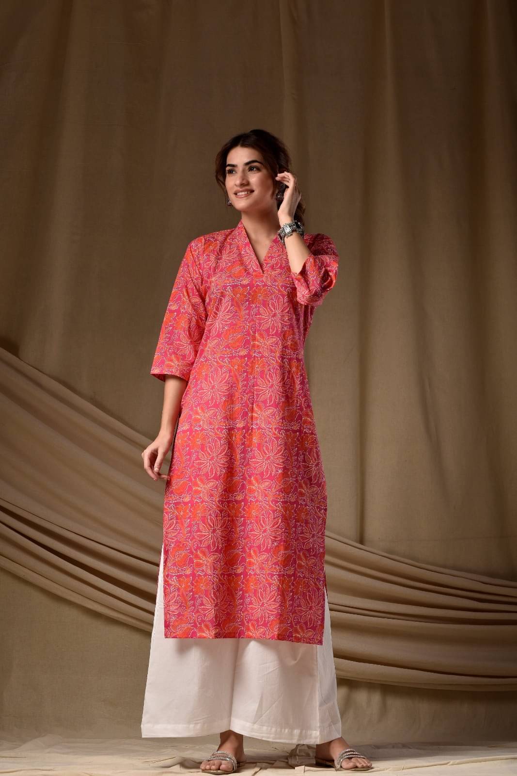 MAUKA Women Viscose Rayon Printed Straight Kurti ( Pink )     			MAUKA Women Viscose Rayon Printed Straight Kurti ( Pink )