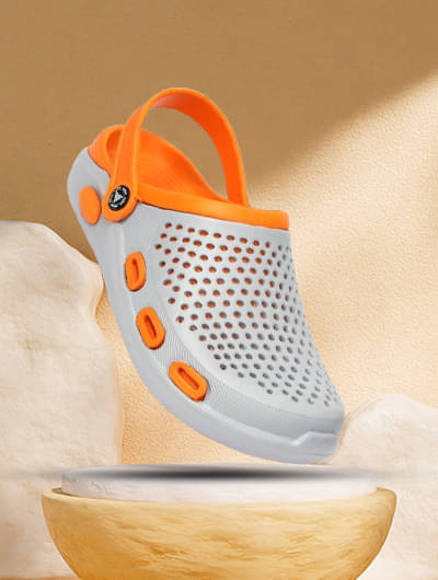     			Qrite - Orange Men's Clogs