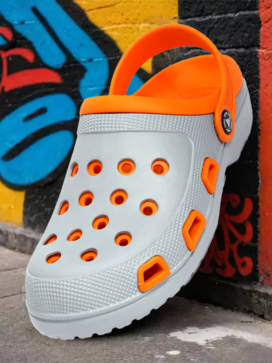     			Qrite - Orange Men's Clogs