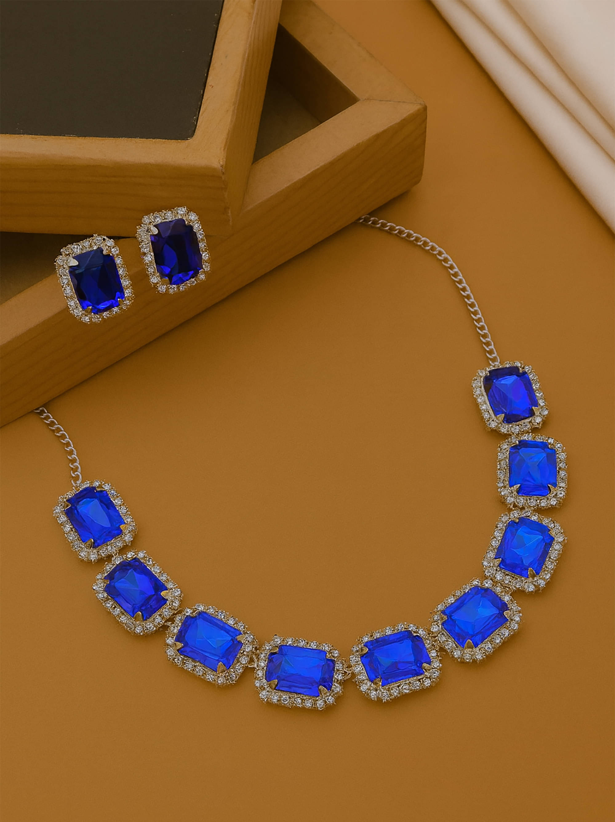     			RANEM Blue Metal Necklace Set ( Pack of 1 )