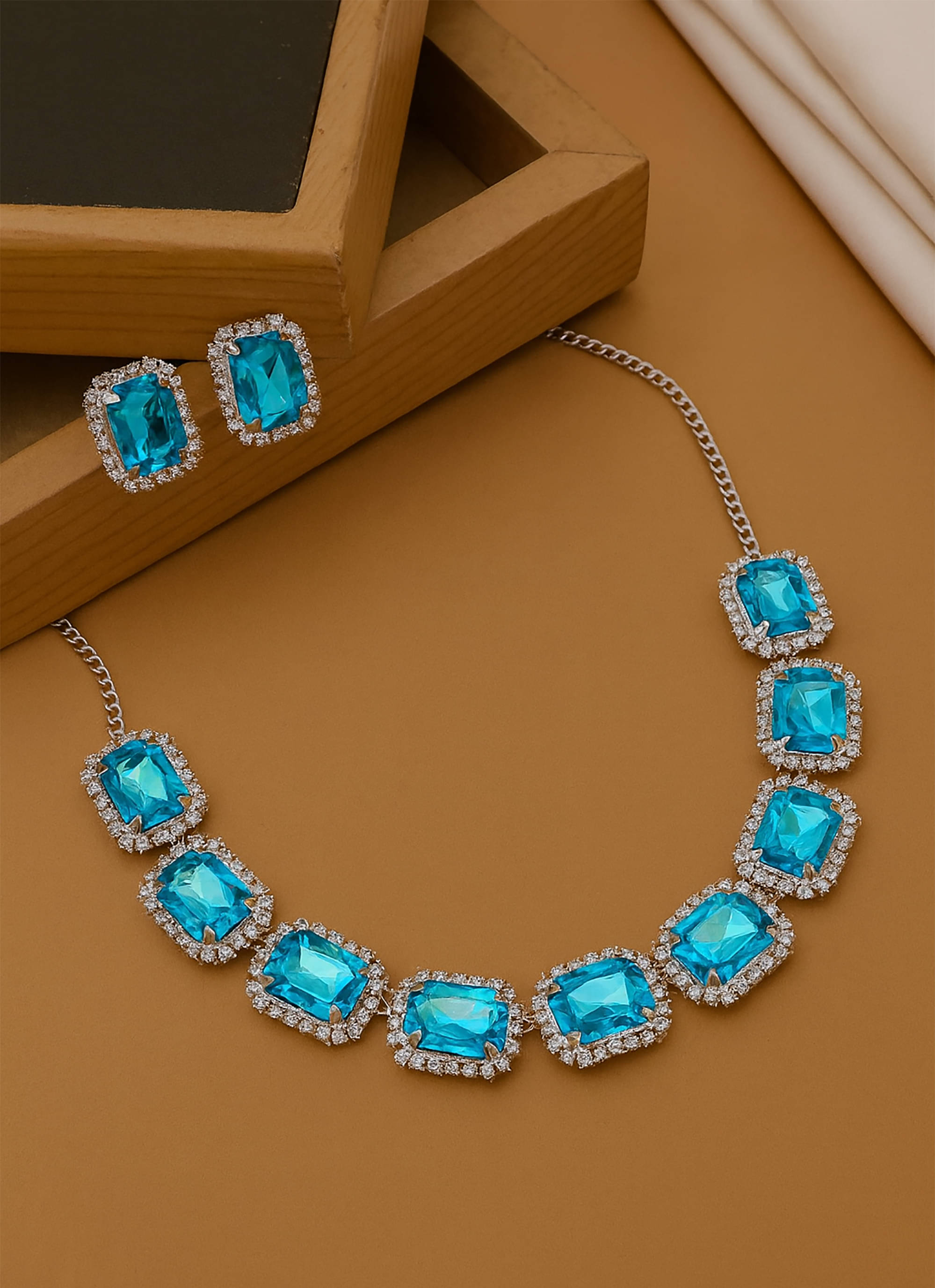     			RANEM Light Blue Metal Necklace Set ( Pack of 1 )