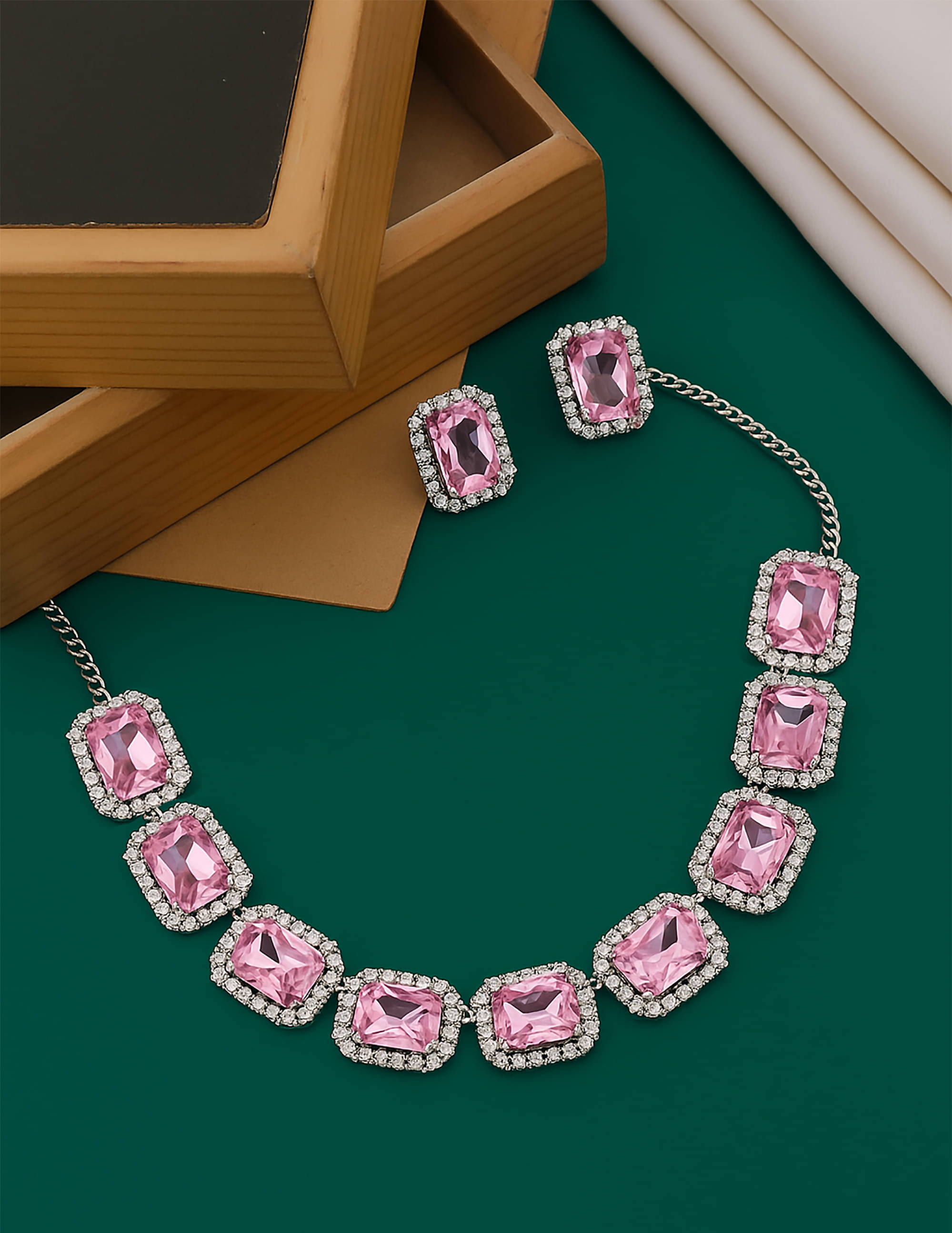     			RANEM Pink Metal Necklace Set ( Pack of 1 )
