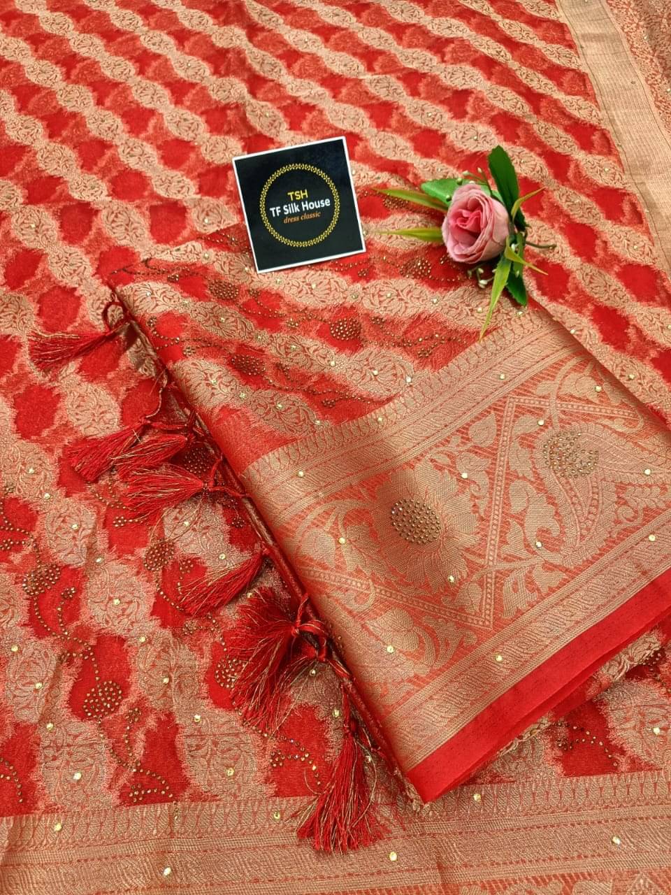     			TF SILK HOUSE Organza Dyed Banarasi saree With Unstitched Blouse Piece ( Red )