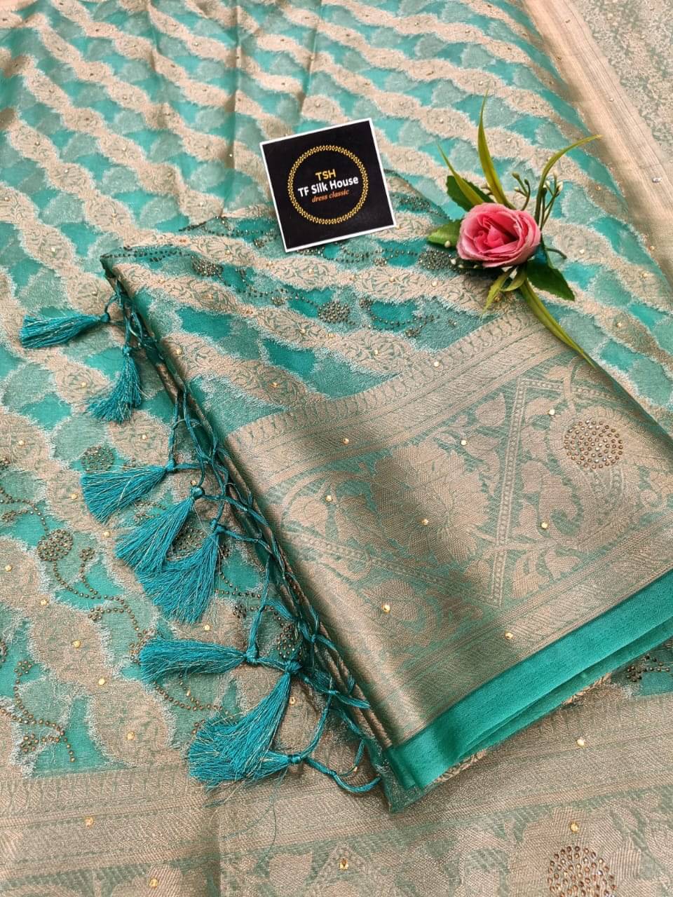 TF SILK HOUSE Organza Dyed Banarasi saree With Unstitched Blouse Piece ( Light Green ) TF SILK HOUSE Organza Dyed Banarasi saree With Unstitched Blouse Piece ( Light Green )