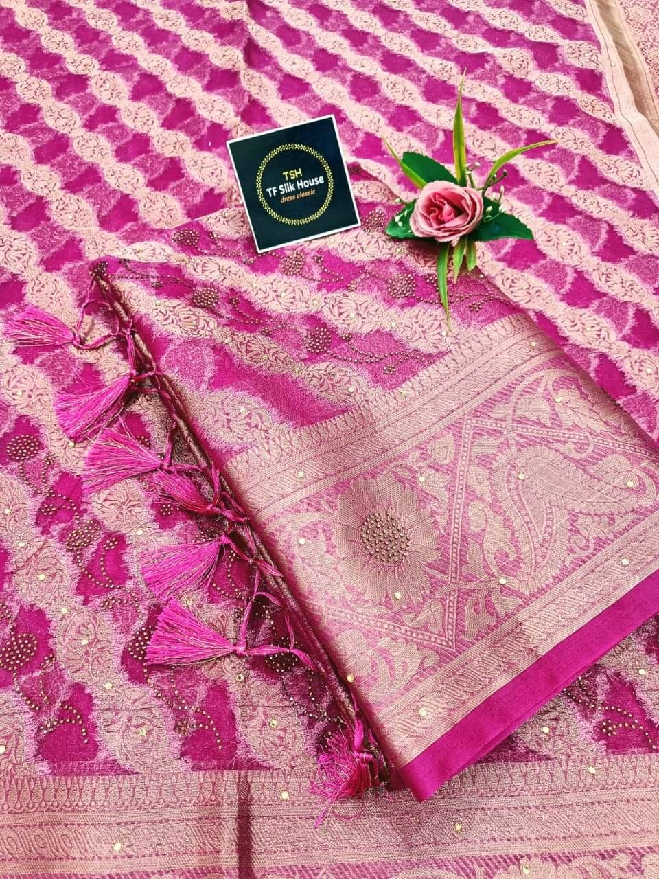     			TF SILK HOUSE Organza Dyed Banarasi saree With Unstitched Blouse Piece ( Pink )