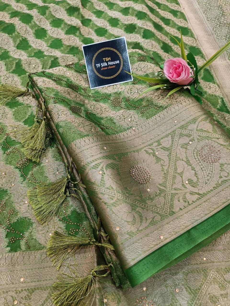     			TF SILK HOUSE Organza Dyed Banarasi saree With Unstitched Blouse Piece ( Olive )