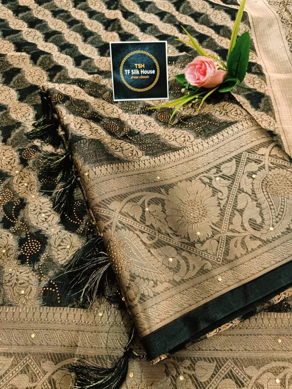 TF SILK HOUSE Organza Dyed Banarasi saree With Unstitched Blouse Piece ( Black ) TF SILK HOUSE Organza Dyed Banarasi saree With Unstitched Blouse Piece ( Black )