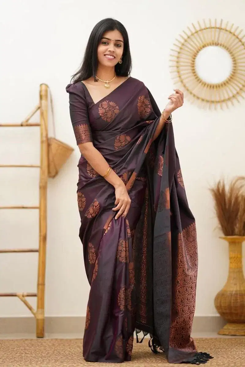 THE PRIVATE LABLE Silk Blend Printed Banarasi saree With Unstitched Blouse Piece ( Wine ) THE PRIVATE LABLE Silk Blend Printed Banarasi saree With Unstitched Blouse Piece ( Wine )