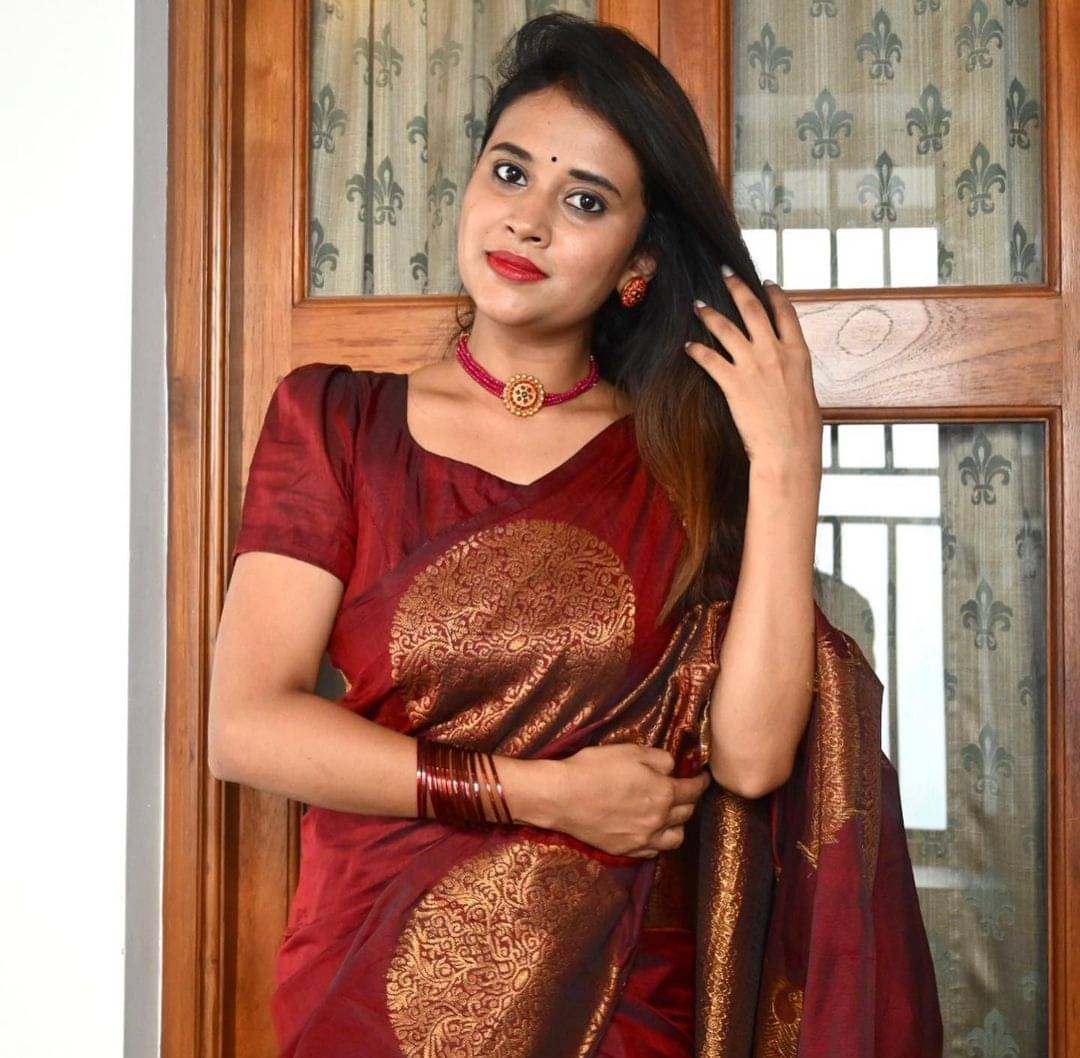     			THE PRIVATE LABLE Silk Blend Printed Banarasi saree With Unstitched Blouse Piece ( Maroon )