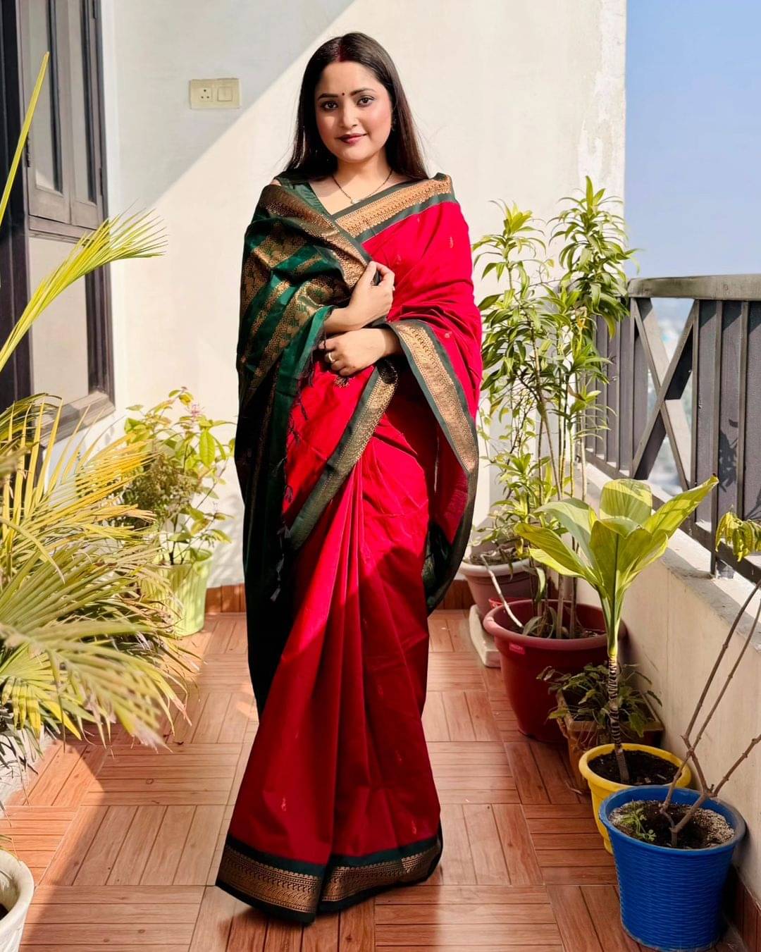 THE PRIVATE LABLE Silk Blend Printed Banarasi saree With Unstitched Blouse Piece ( Red ) THE PRIVATE LABLE Silk Blend Printed Banarasi saree With Unstitched Blouse Piece ( Red )