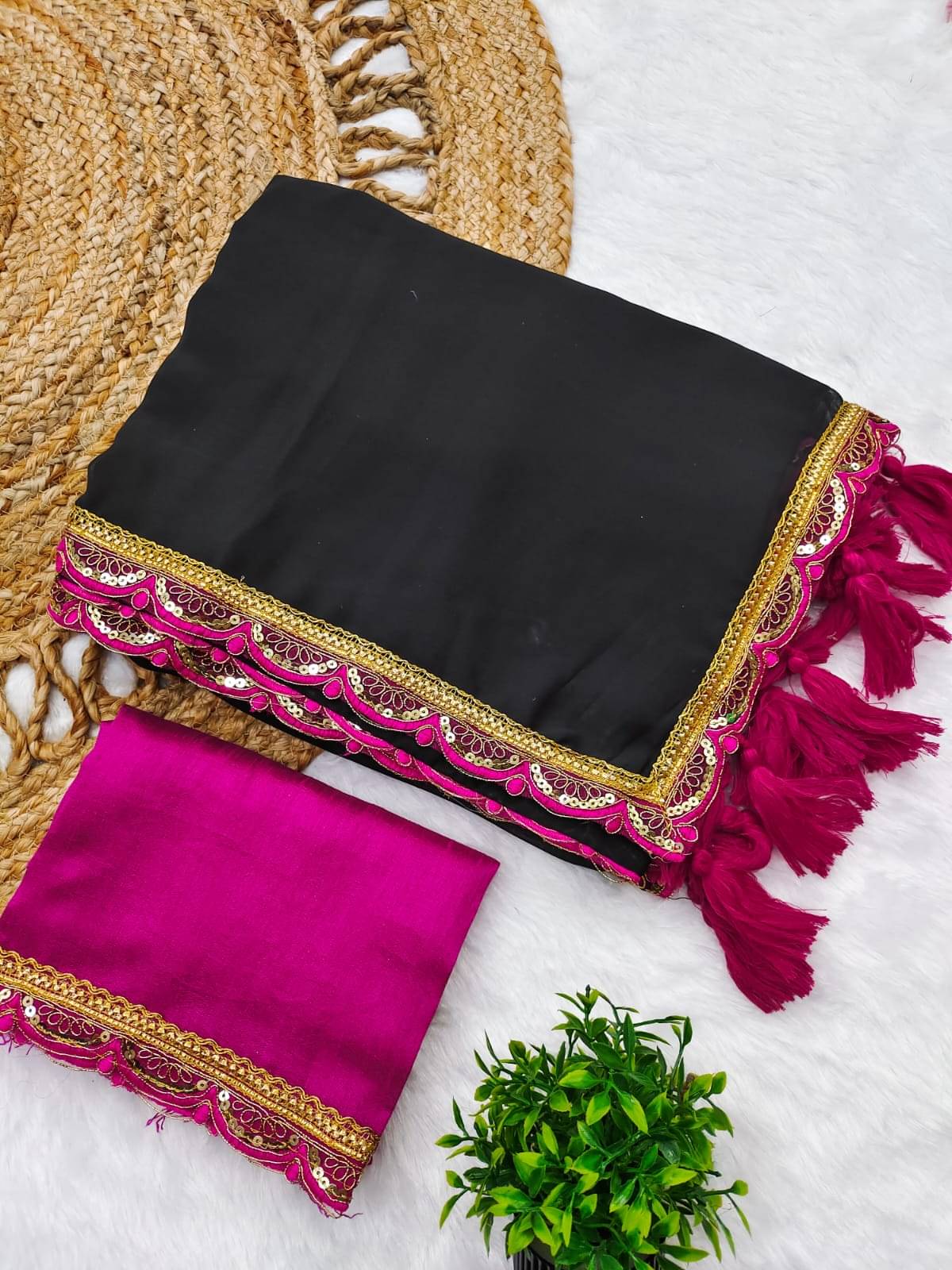     			FAZ STUDIOS Georgette Embellished Banarasi saree With Unstitched Blouse Piece ( Black,Pink )