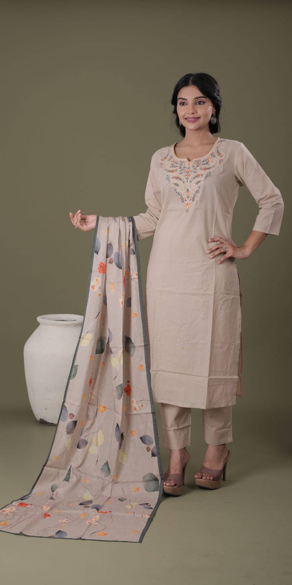     			HOUSE OF REVATI Women Cotton Printed Straight Kurti With Pants ( Beige )