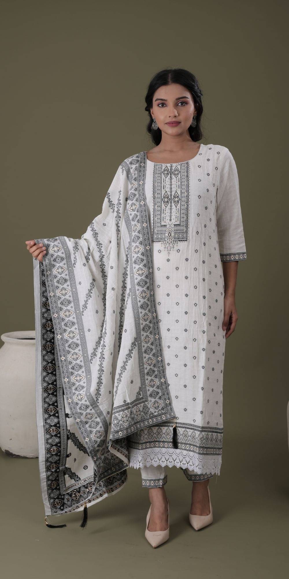     			HOUSE OF REVATI Women Cotton Printed Straight Kurti With Pants ( White )