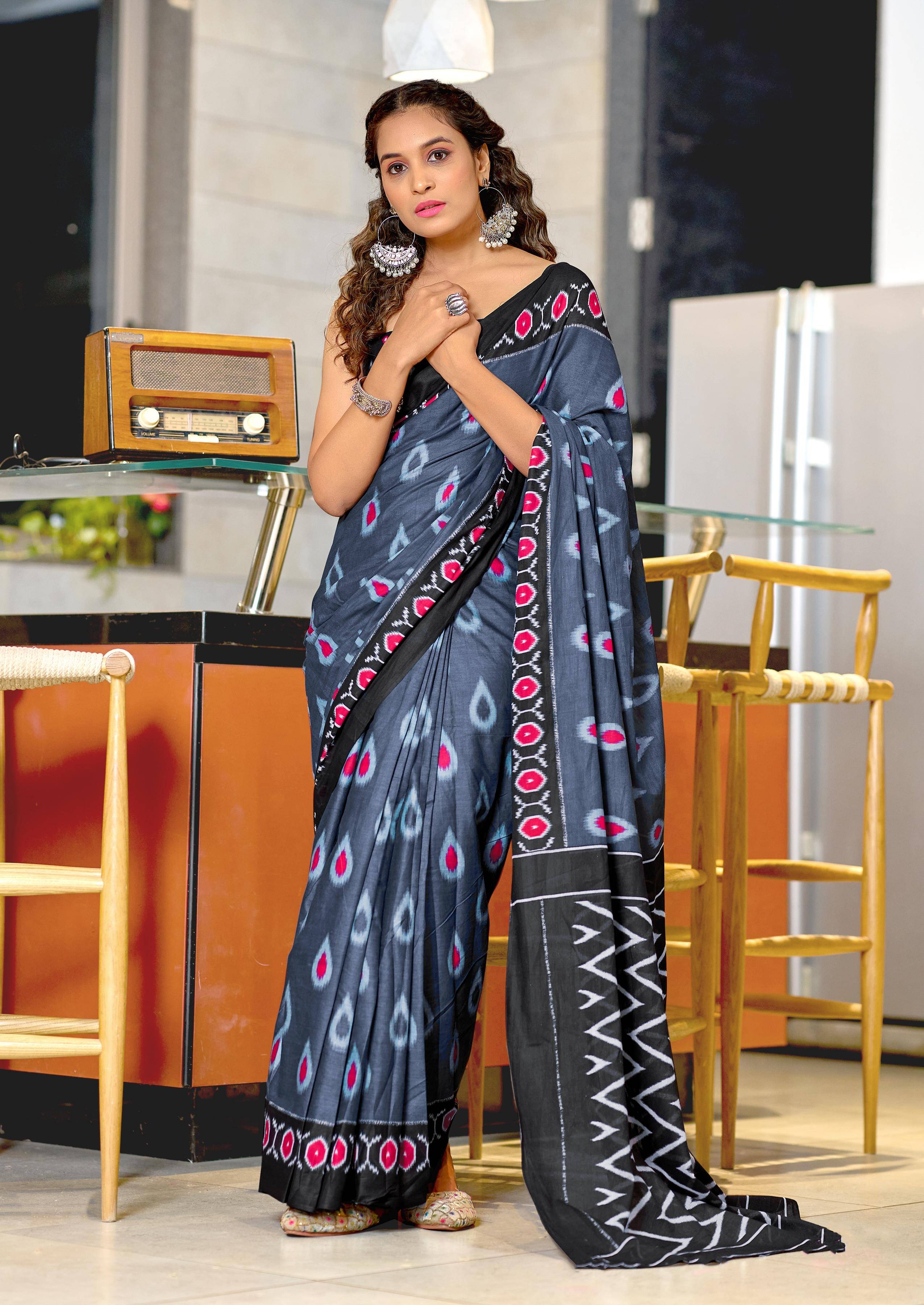     			PANZORA Cotton Solid Regular Saree Without Blouse Piece ( Grey )