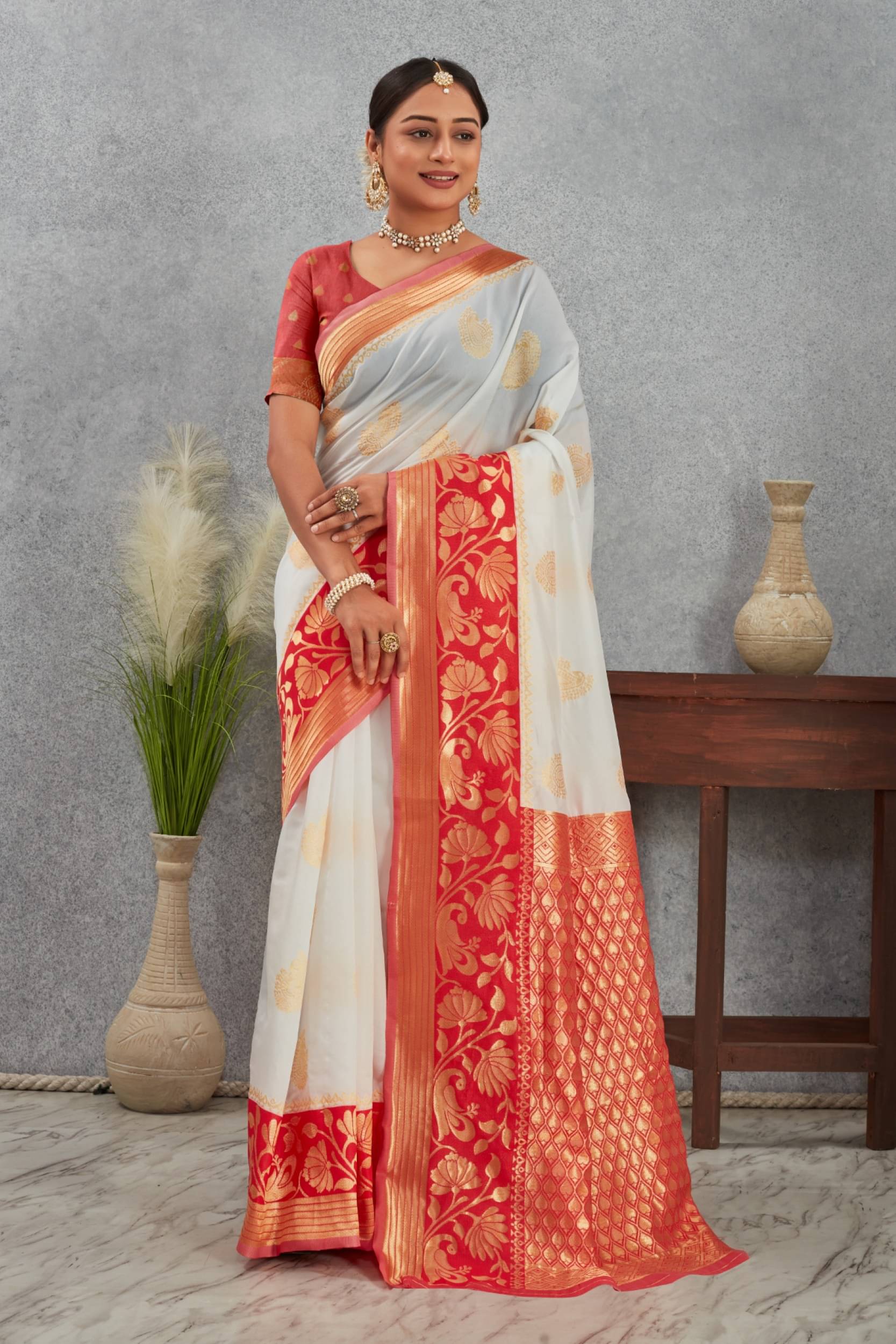     			PANZORA Silk Solid Regular Saree Without Blouse Piece ( White )