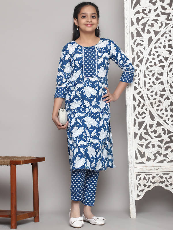     			Various Vault Girls Cotton Blend Kurti with Pants ( Pack of 1 , Sky Blue )