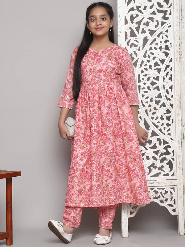 Various Vault Girls Cotton Blend Kurti with Pants ( Pack of 1 , Pink ) Various Vault Girls Cotton Blend Kurti with Pants ( Pack of 1 , Pink )