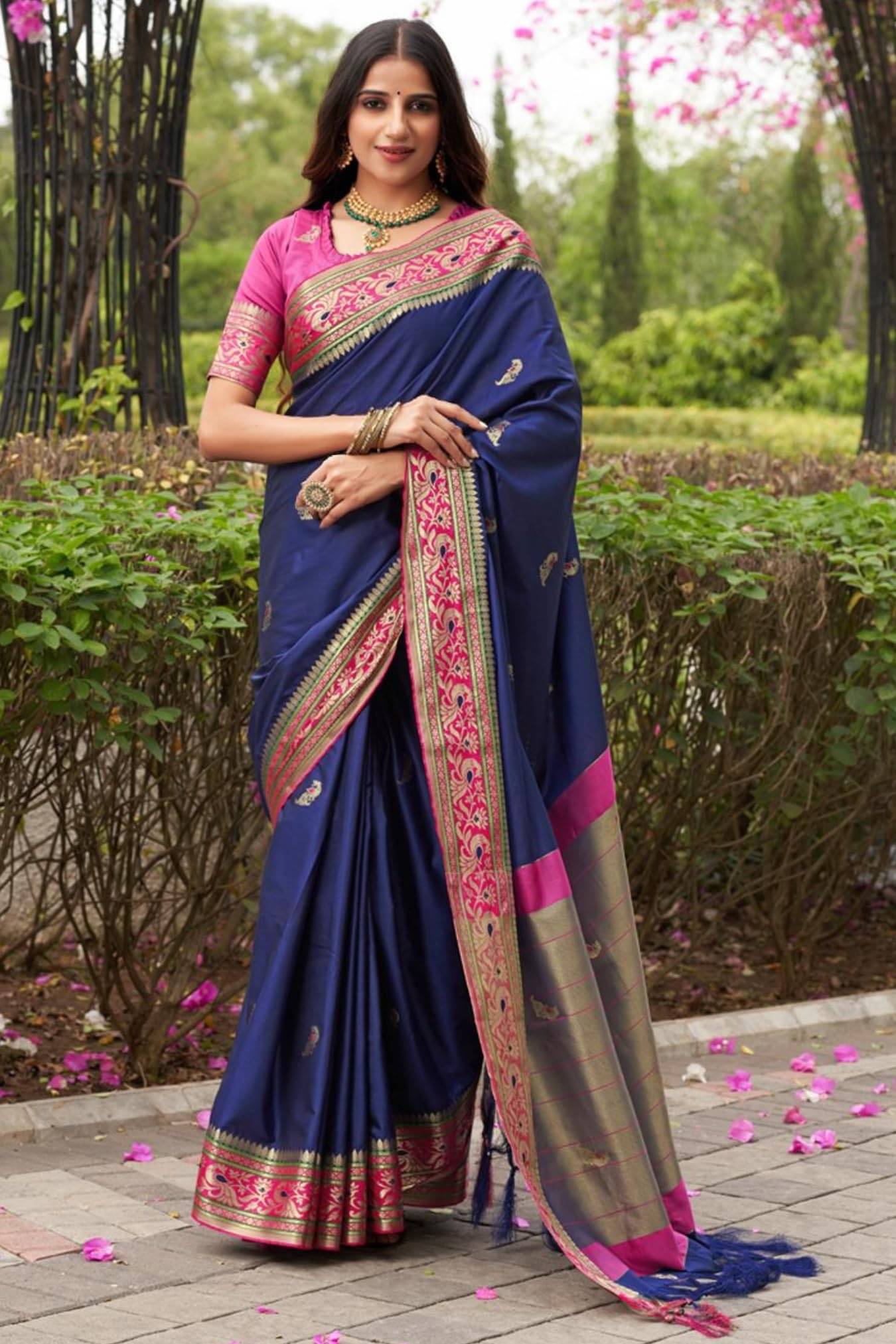 Vastukala Silk Woven Kanjeevaram Sarees With Unstitched Blouse Piece ( Blue ) Vastukala Silk Woven Kanjeevaram Sarees With Unstitched Blouse Piece ( Blue )