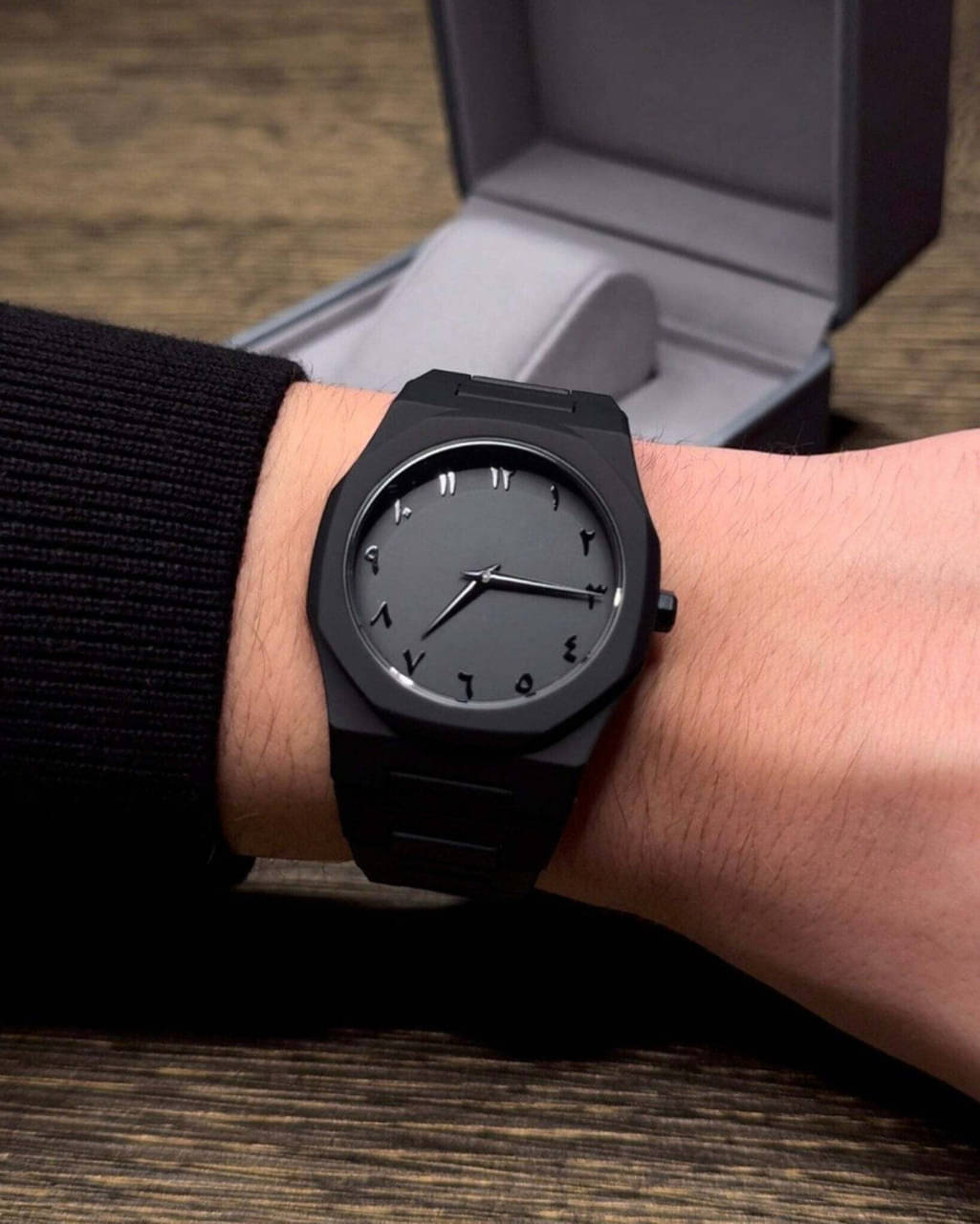     			Wristy Black Plastic Analog Men's Watch