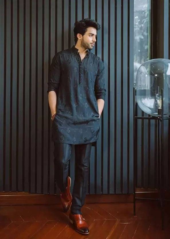 BEAUE Black Cotton Blend Men's Regular Kurta ( Pack of 1 )     			BEAUE Black Cotton Blend Men's Regular Kurta ( Pack of 1 )