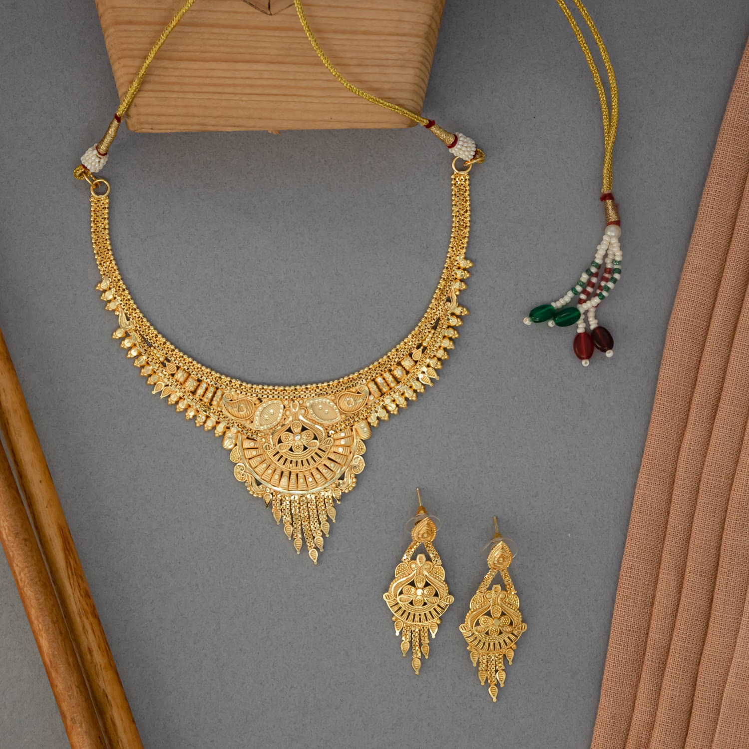     			Drashti Collection Golden Brass Necklace Set ( Pack of 1 )