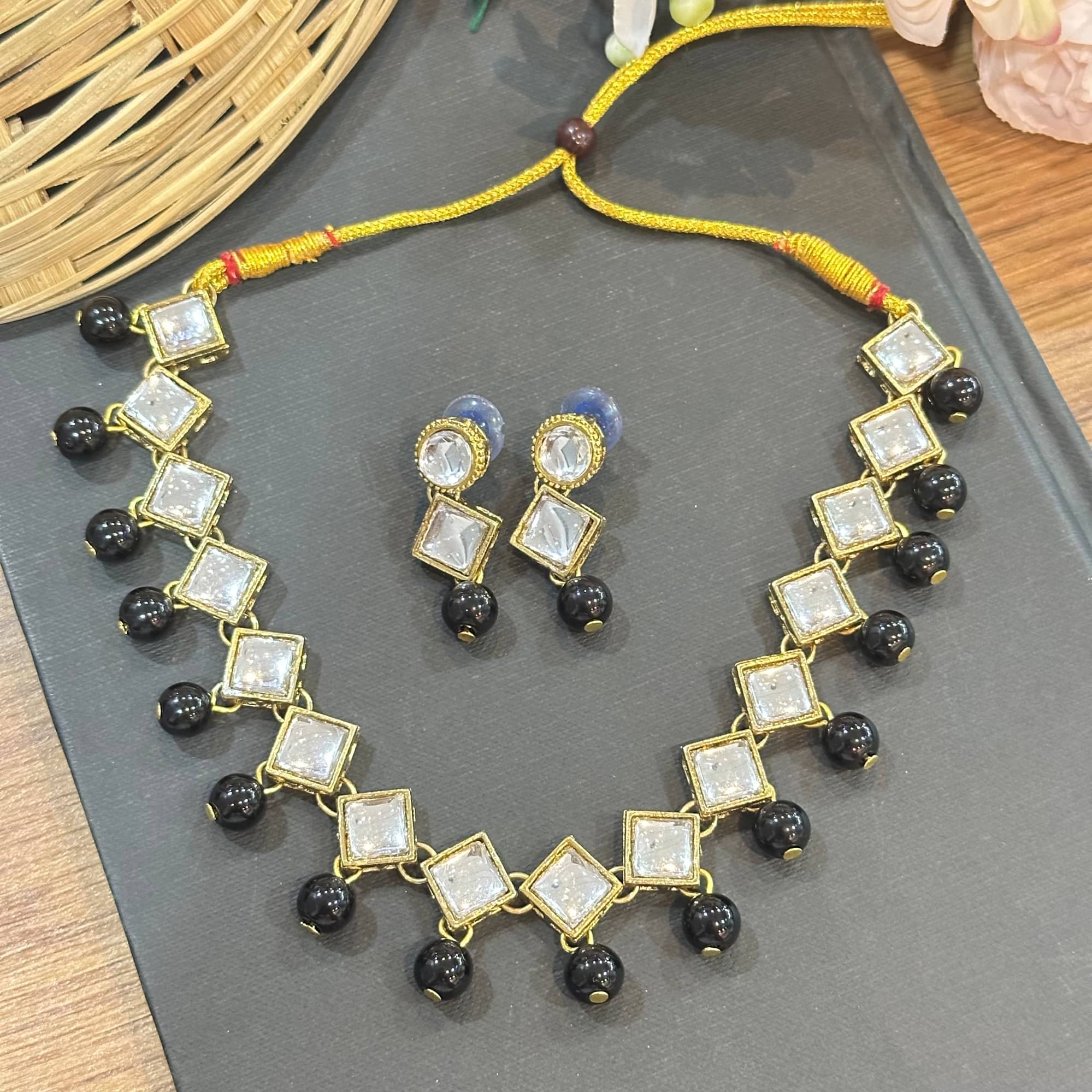     			JN HANDICRAFT Black Alloy Necklace Set ( Pack of 1 )