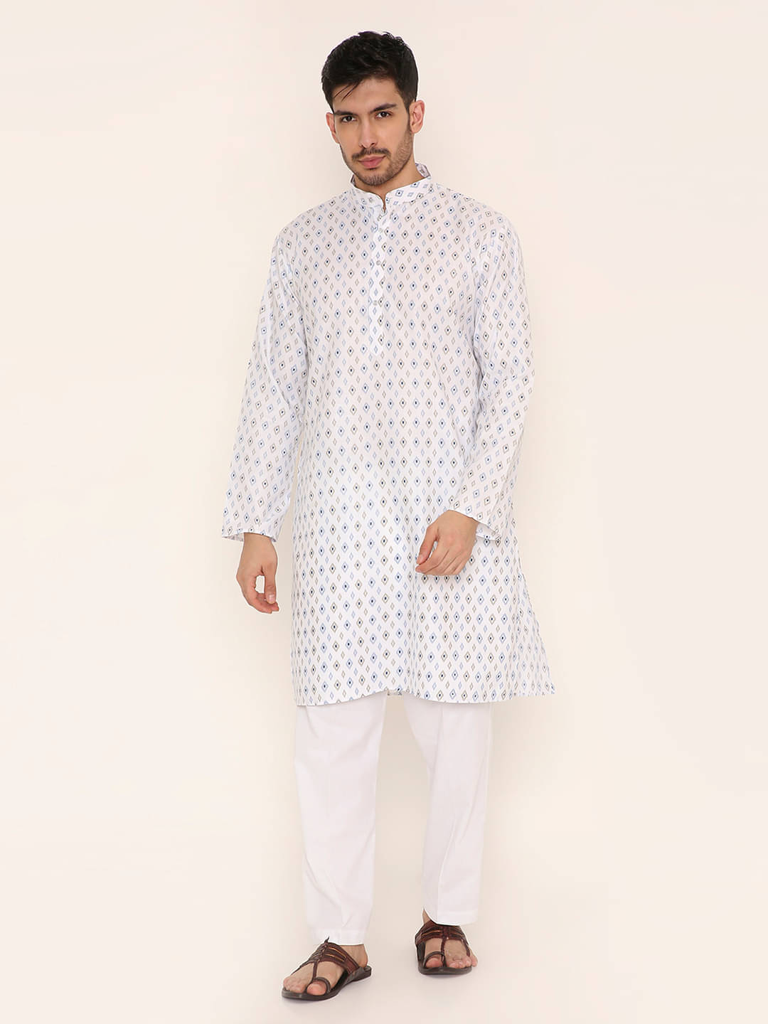     			Maharaja White Blended Fabric Regular Fit Men's Kurta Pyjama Set ( Pack of 1 )