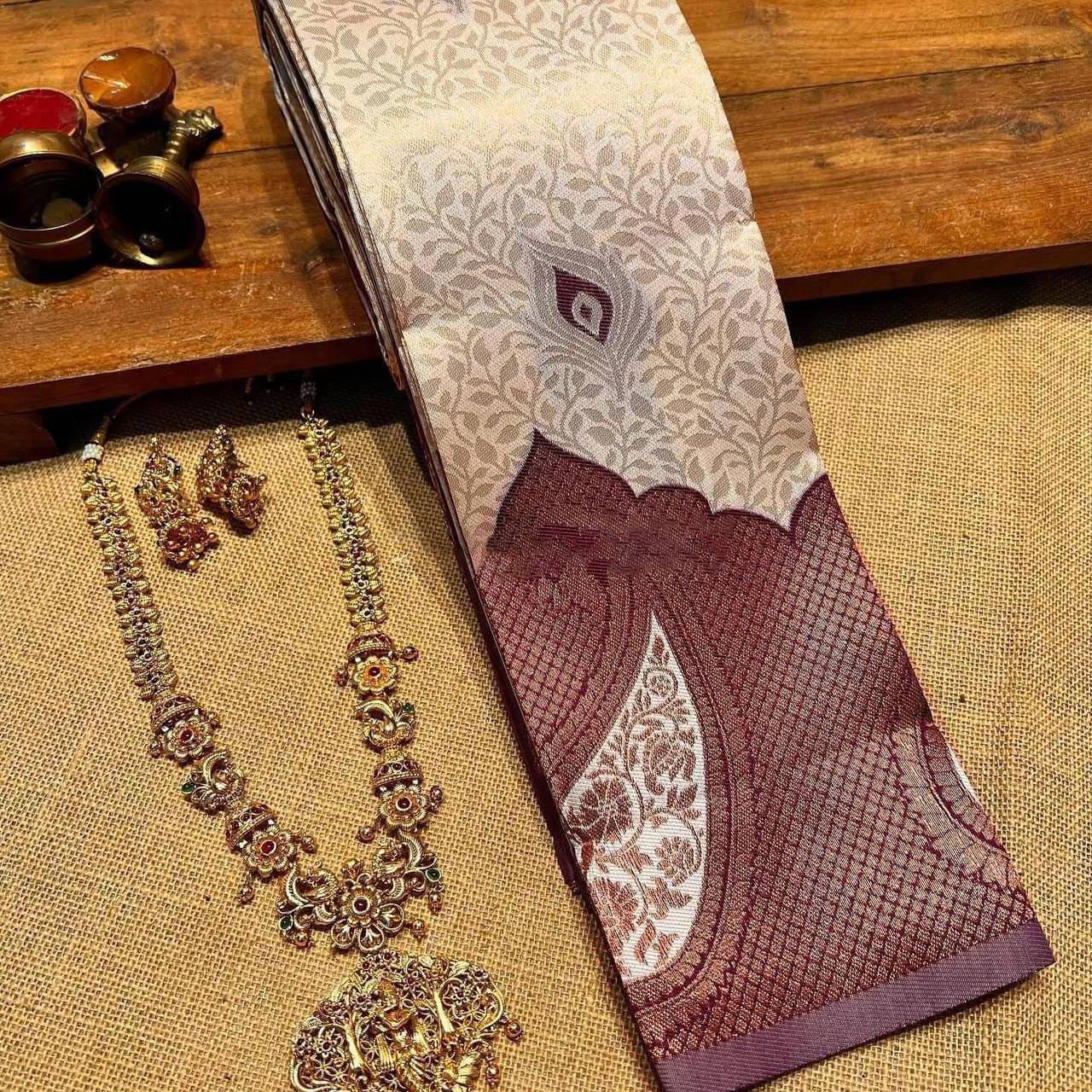 Vastukala Silk Woven Kanjeevaram Sarees With Unstitched Blouse Piece ( Cream ) Vastukala Silk Woven Kanjeevaram Sarees With Unstitched Blouse Piece ( Cream )