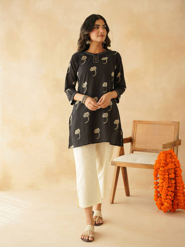 Goodhand Women Cotton Printed Straight Kurti ( Black )     			Goodhand Women Cotton Printed Straight Kurti ( Black )