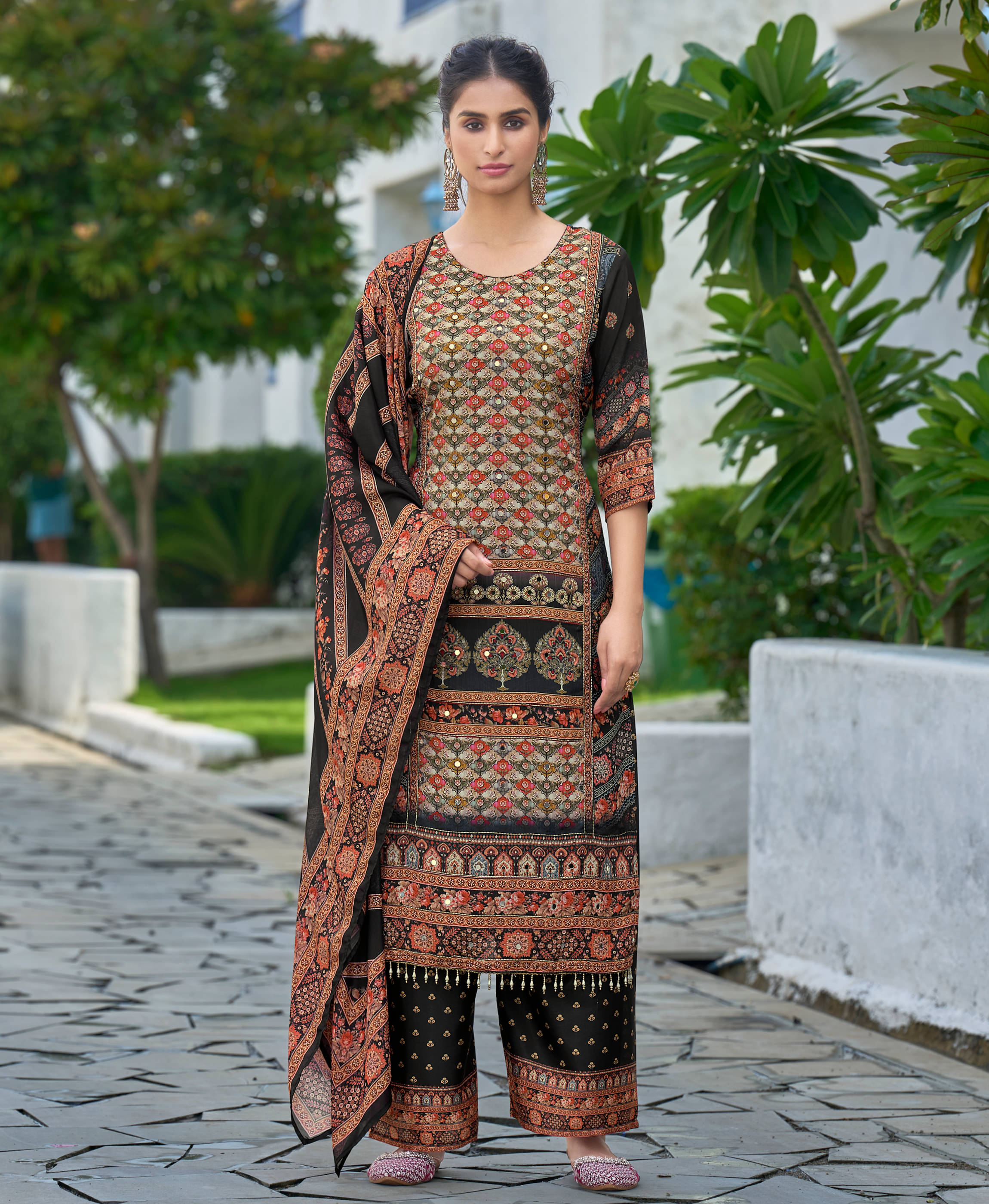     			MOJILAA Women Chiffon Printed Straight Kurti With Palazzo ( Black )