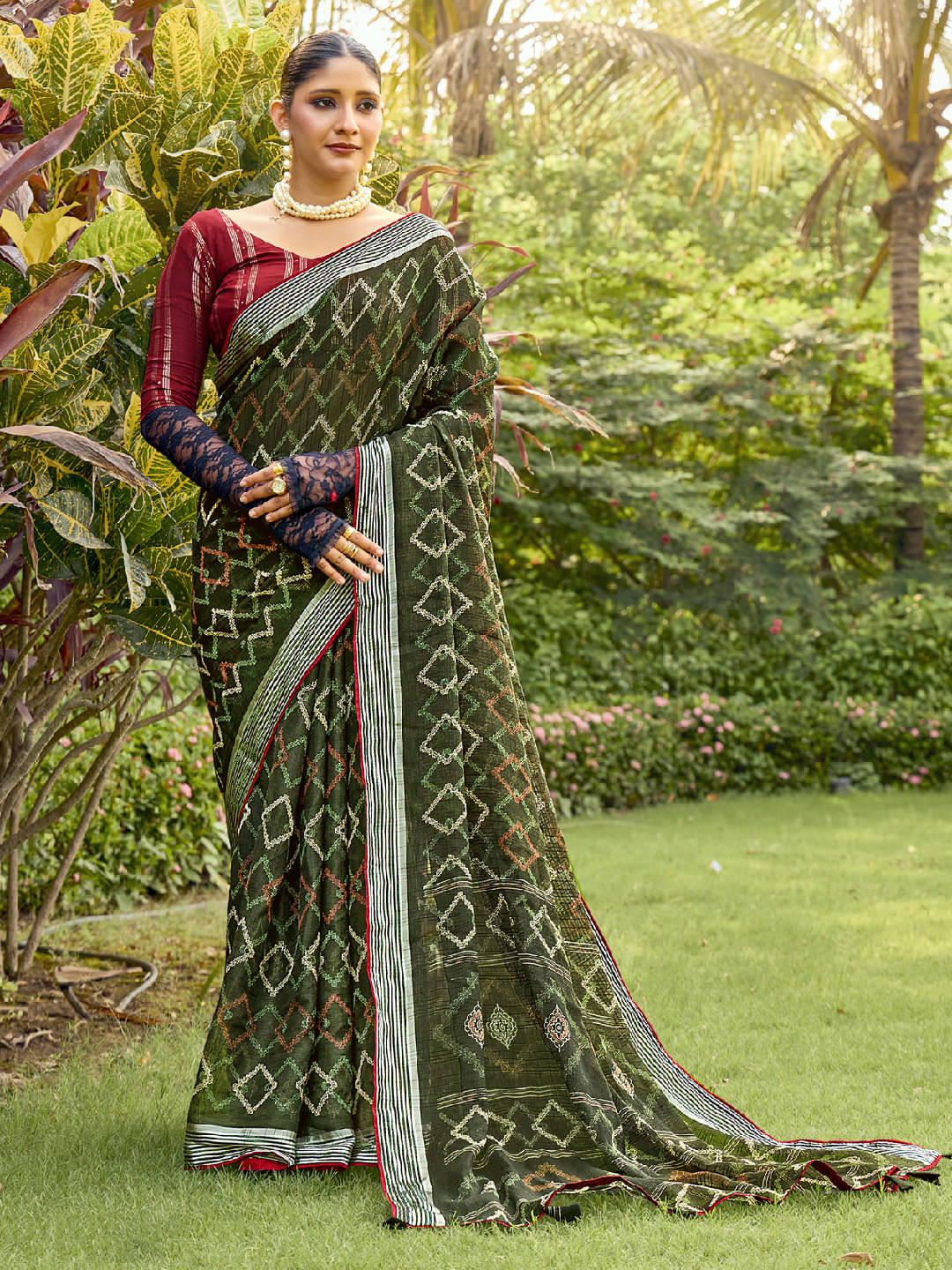     			Panbai sarees Chiffon Solid Regular Saree Without Blouse Piece ( Green )