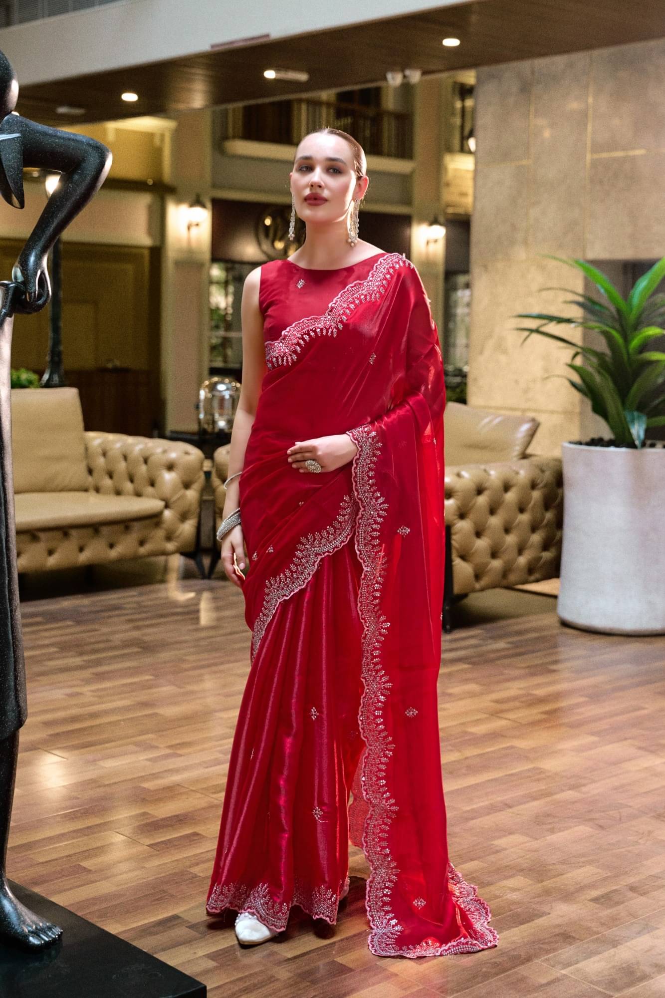     			Panbai sarees Chiffon Solid Regular Saree With Unstitched Blouse Piece ( Red )