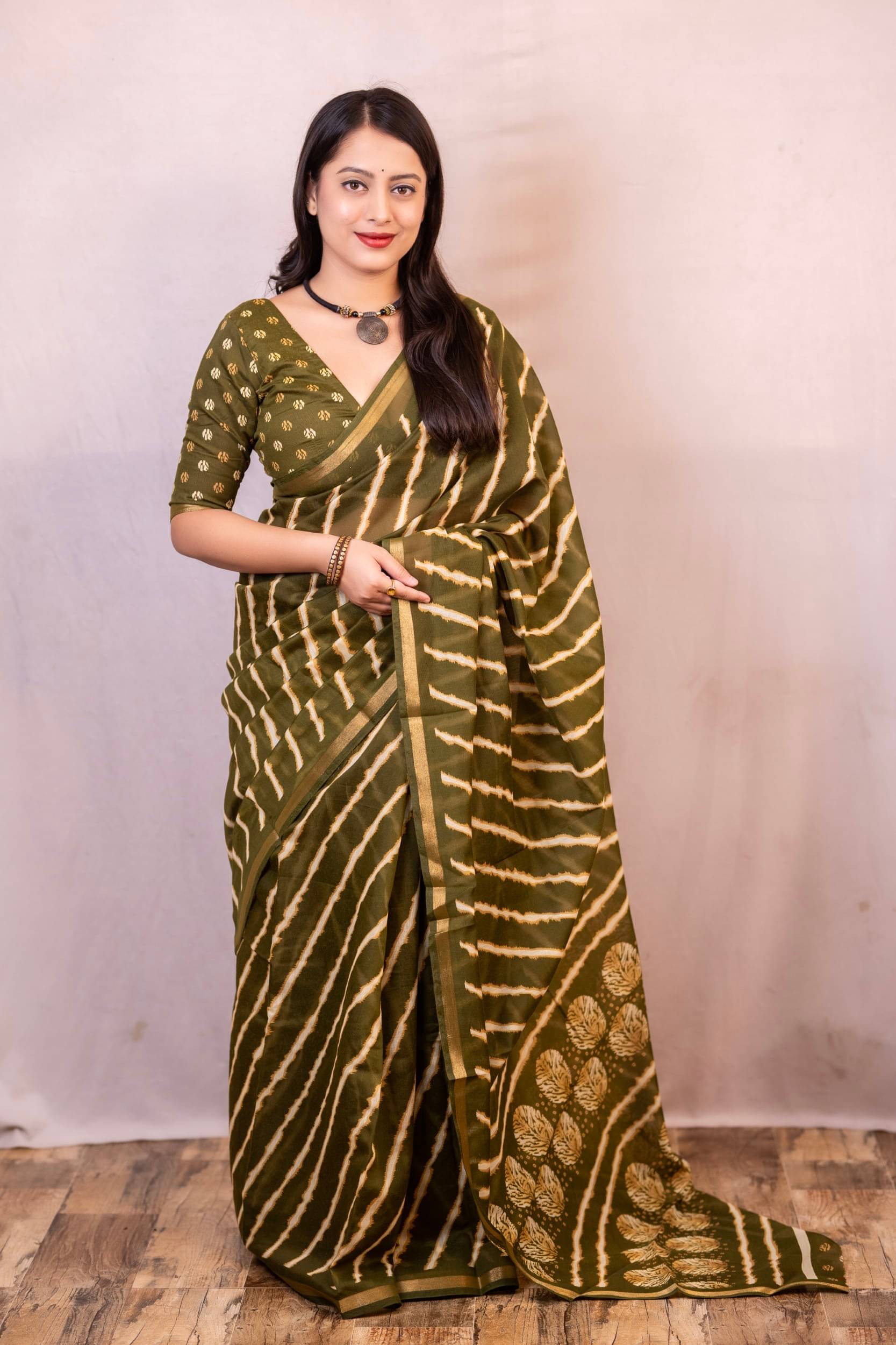     			Panbai sarees Cotton Solid Regular Saree Without Blouse Piece ( Green )