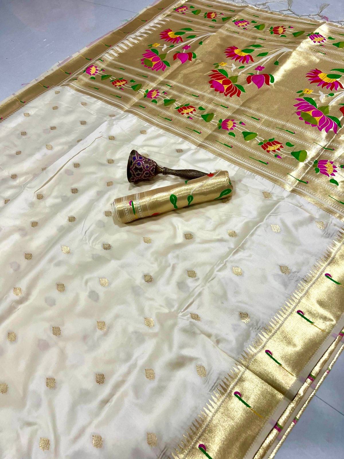     			Panbai sarees Silk Solid Regular Saree Without Blouse Piece ( White )