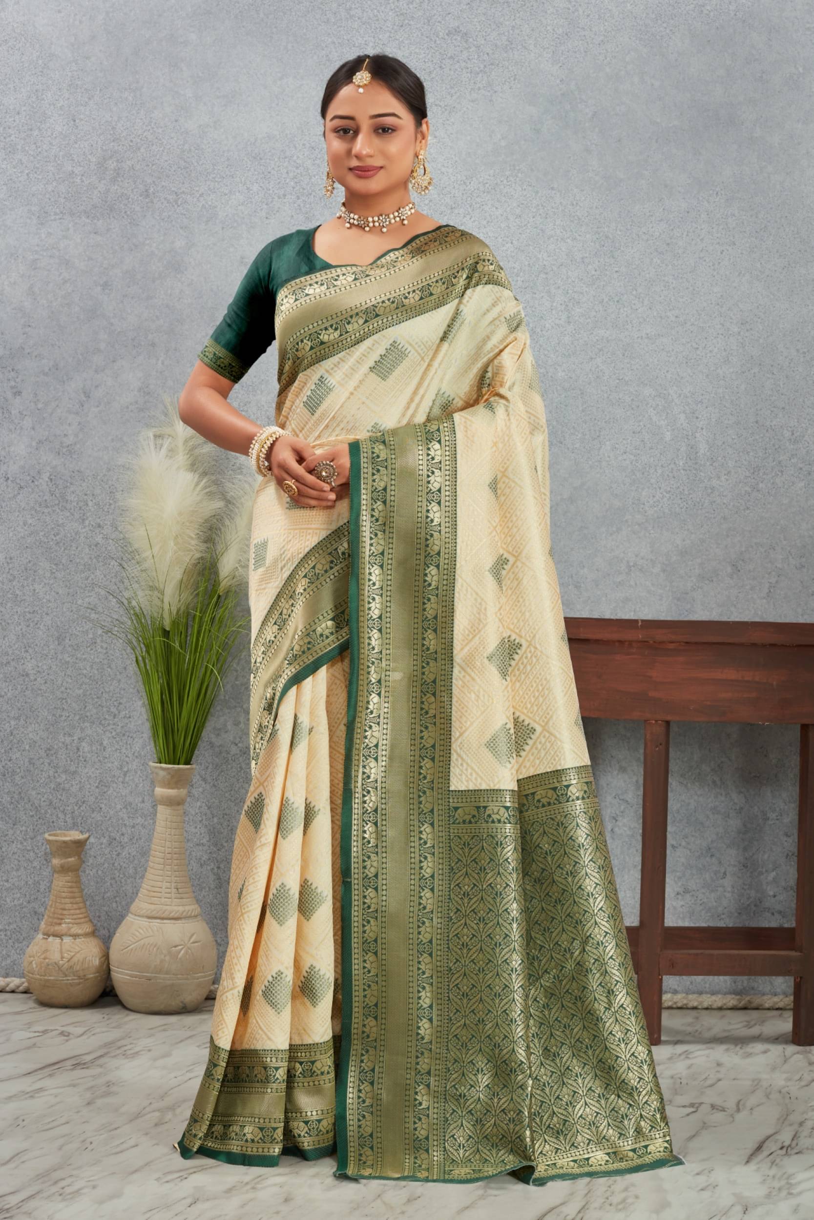     			Panbai sarees Silk Solid Regular Saree Without Blouse Piece ( Cream )