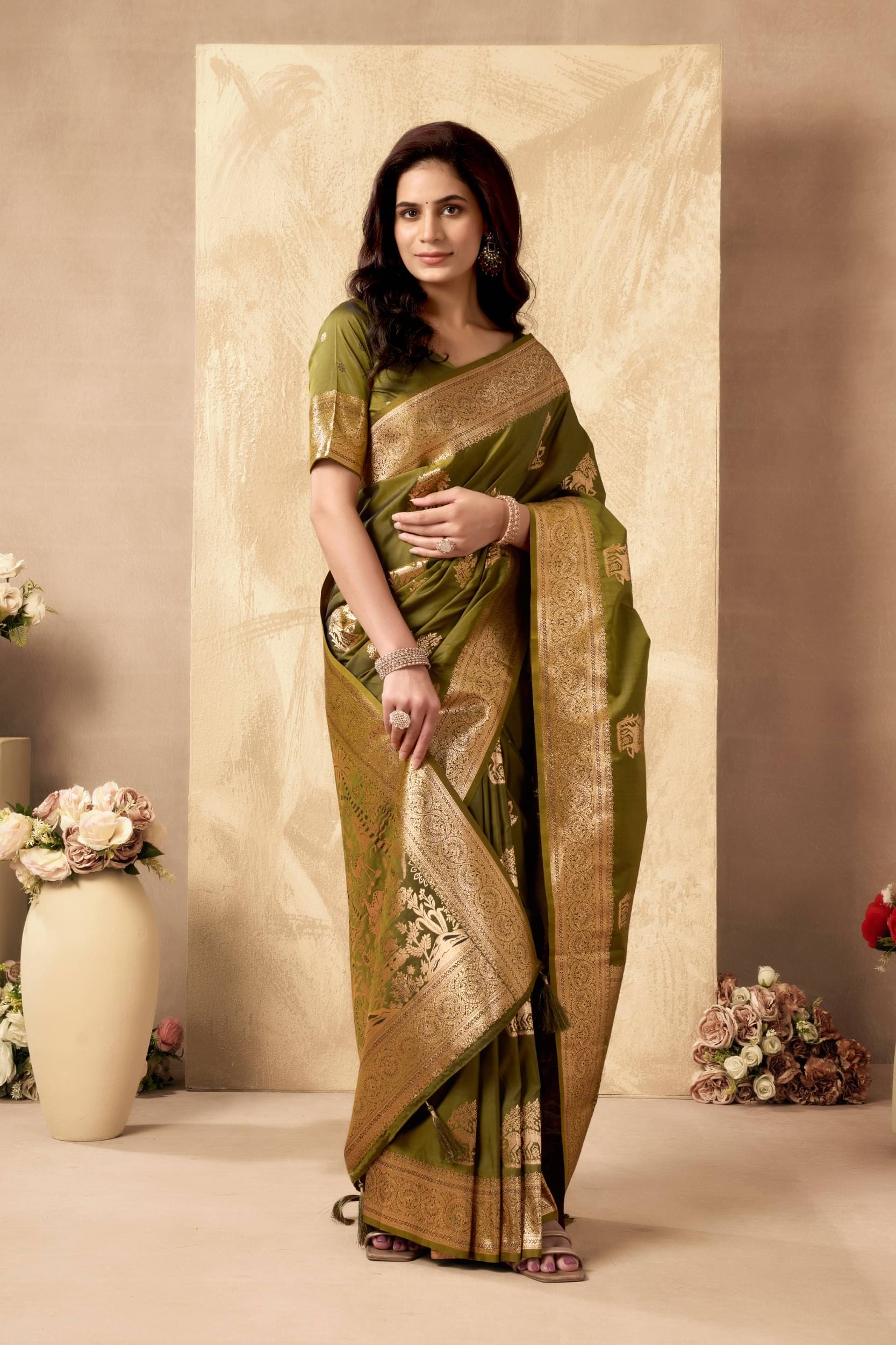     			Panbai sarees Silk Solid Regular Saree Without Blouse Piece ( Green )