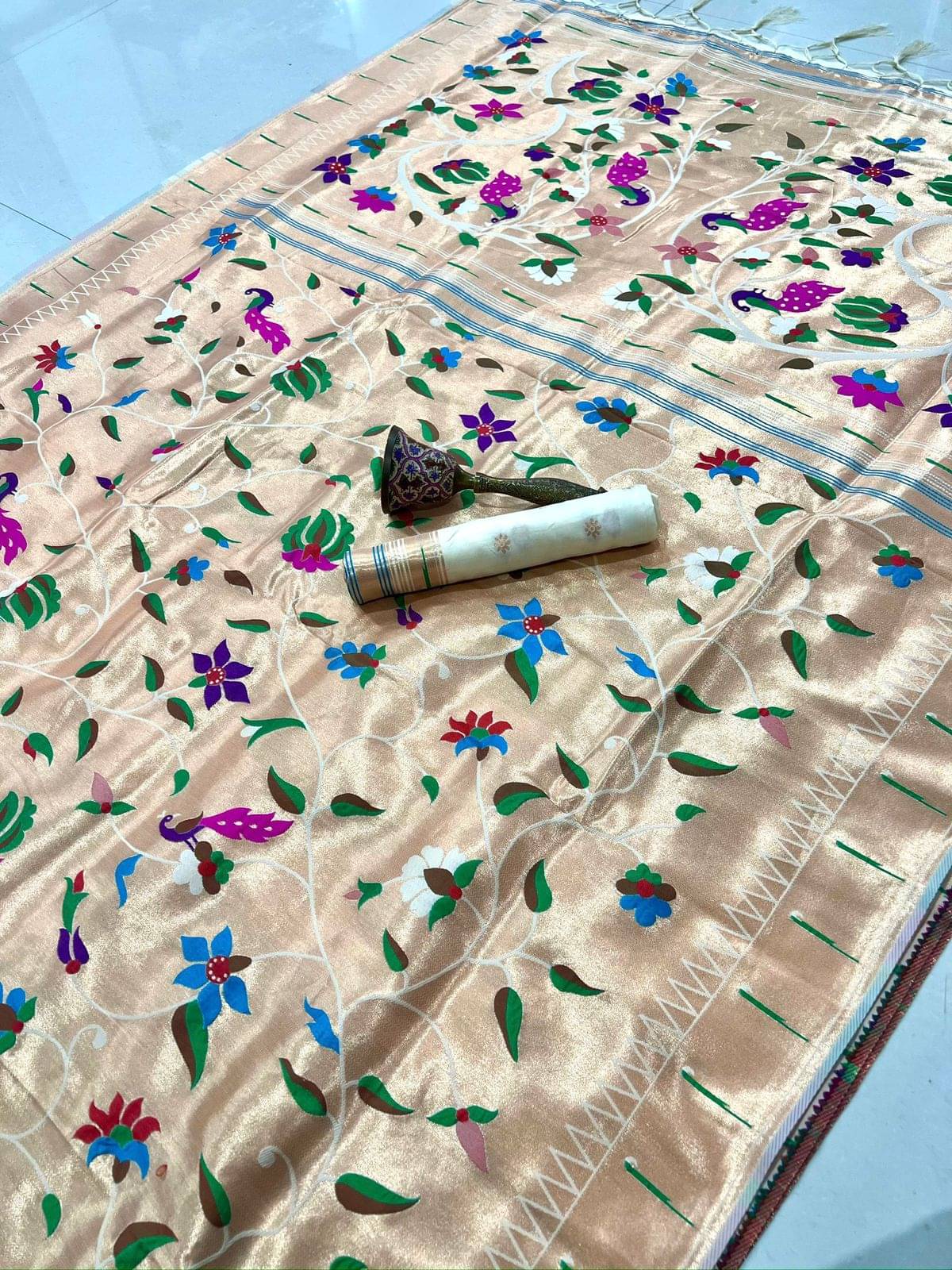     			Panbai sarees Silk Solid Regular Saree Without Blouse Piece ( White )
