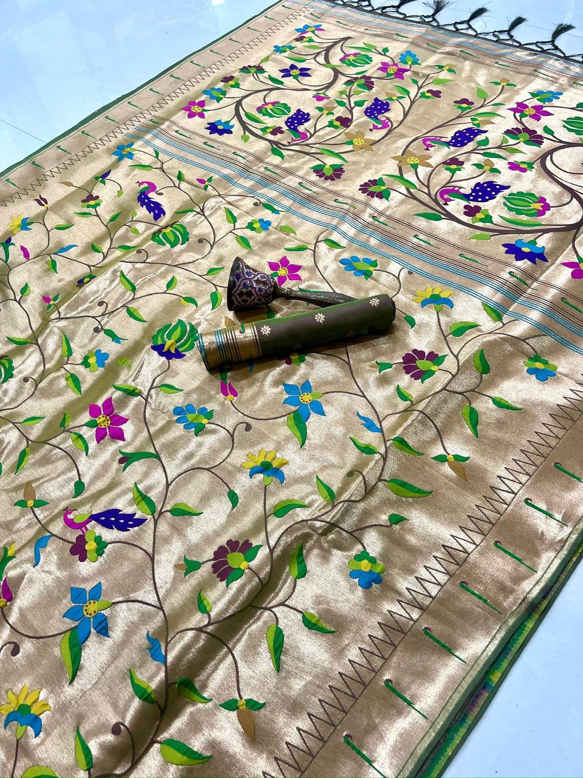     			Panbai sarees Silk Solid Regular Saree Without Blouse Piece ( Light Green )