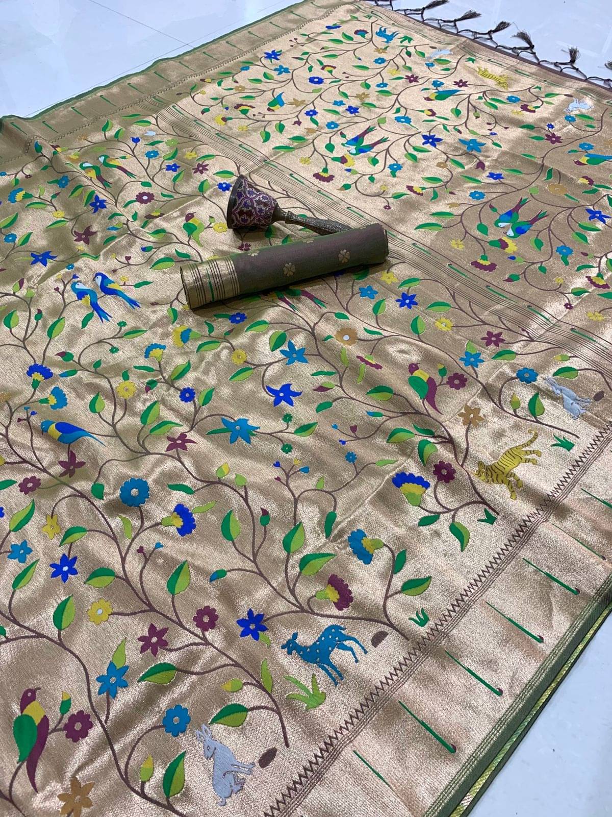     			Panbai sarees Silk Solid Regular Saree Without Blouse Piece ( Green )