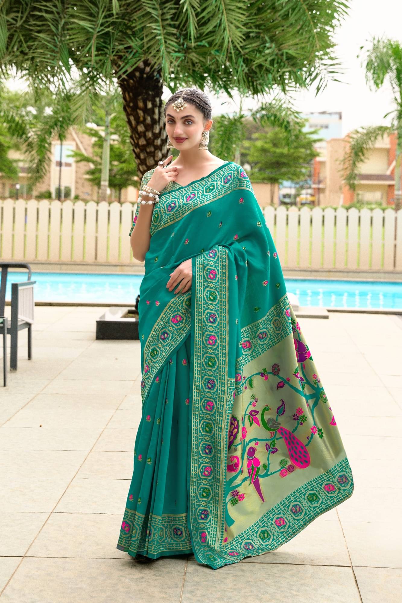     			Panbai sarees Silk Solid Regular Saree With Unstitched Blouse Piece ( Green )