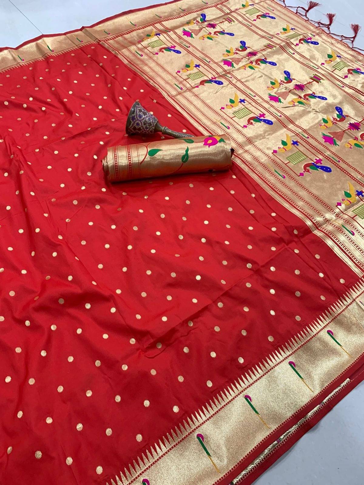     			Panbai sarees Silk Solid Regular Saree Without Blouse Piece ( Red )