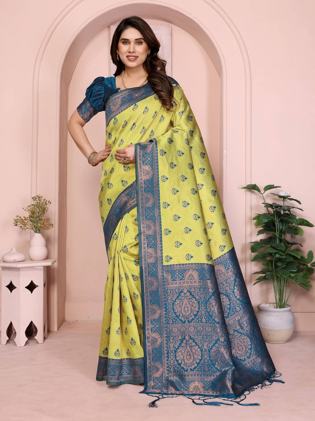    			Vastukala Silk Woven Kanjeevaram Sarees With Unstitched Blouse Piece ( Light Green )