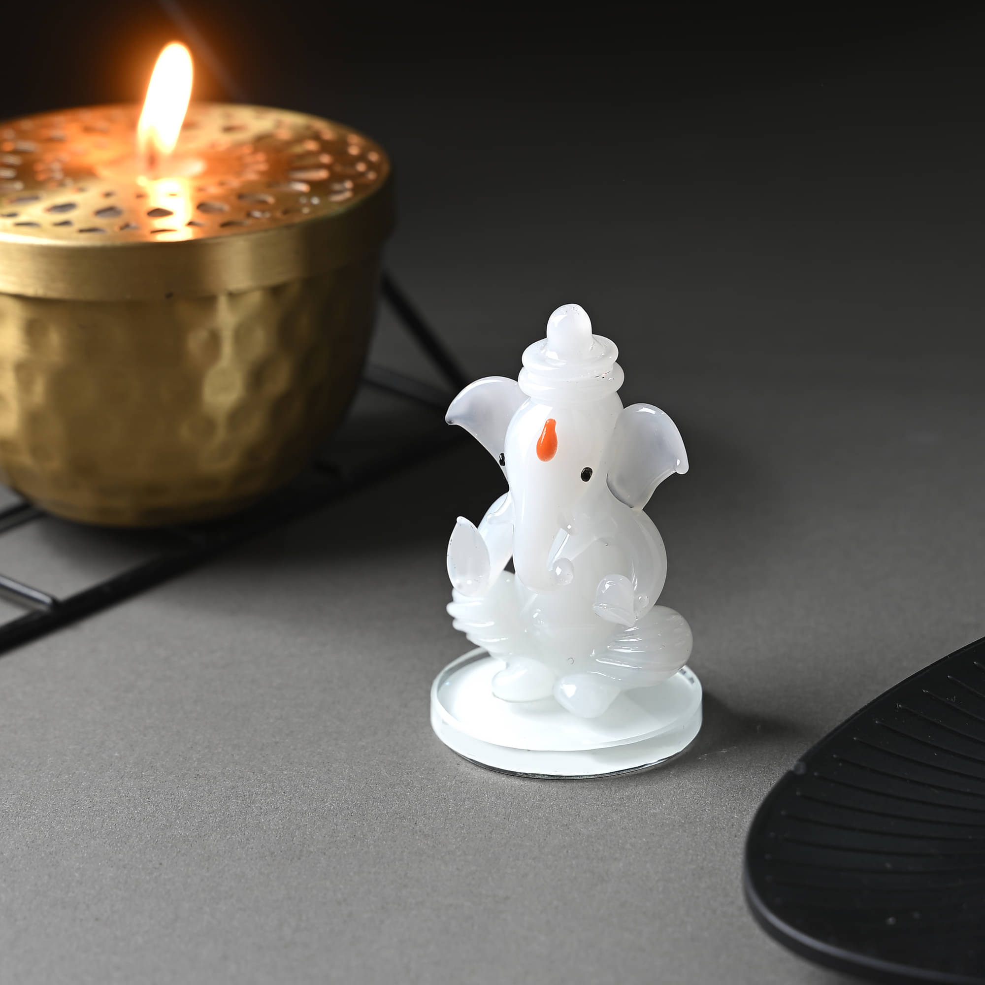    			Elegant Handmade White Crystal Glass Ganesha, Showpiece for Temple, Car, Home & Office, Great for Gifting