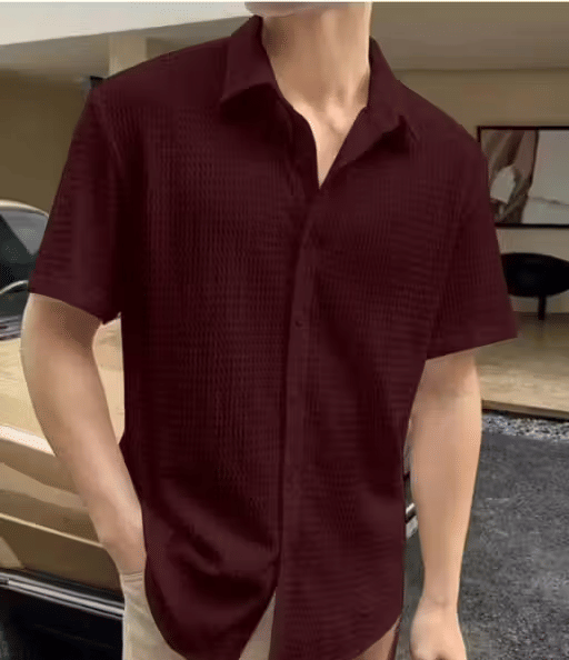     			VAANNAYA ENTERPRISE Cotton Blend Regular Fit Solids Half Sleeves Men's Casual Shirt - Maroon ( Pack of 1 )