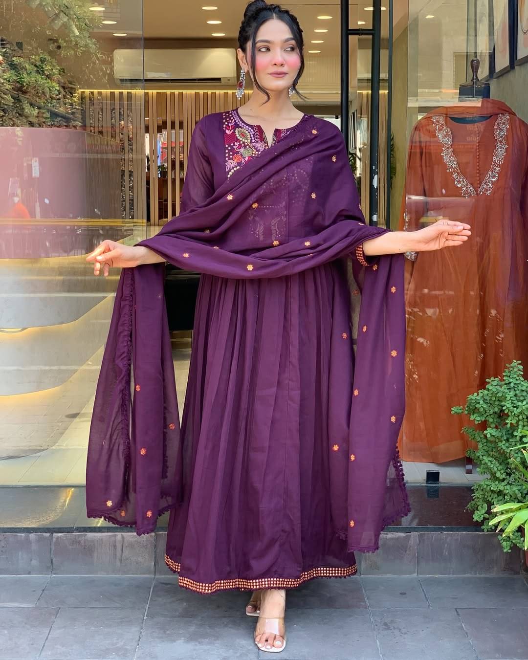     			ZOOFLINE Women Chanderi Embroidered Flared Kurti With Pants ( Violet )