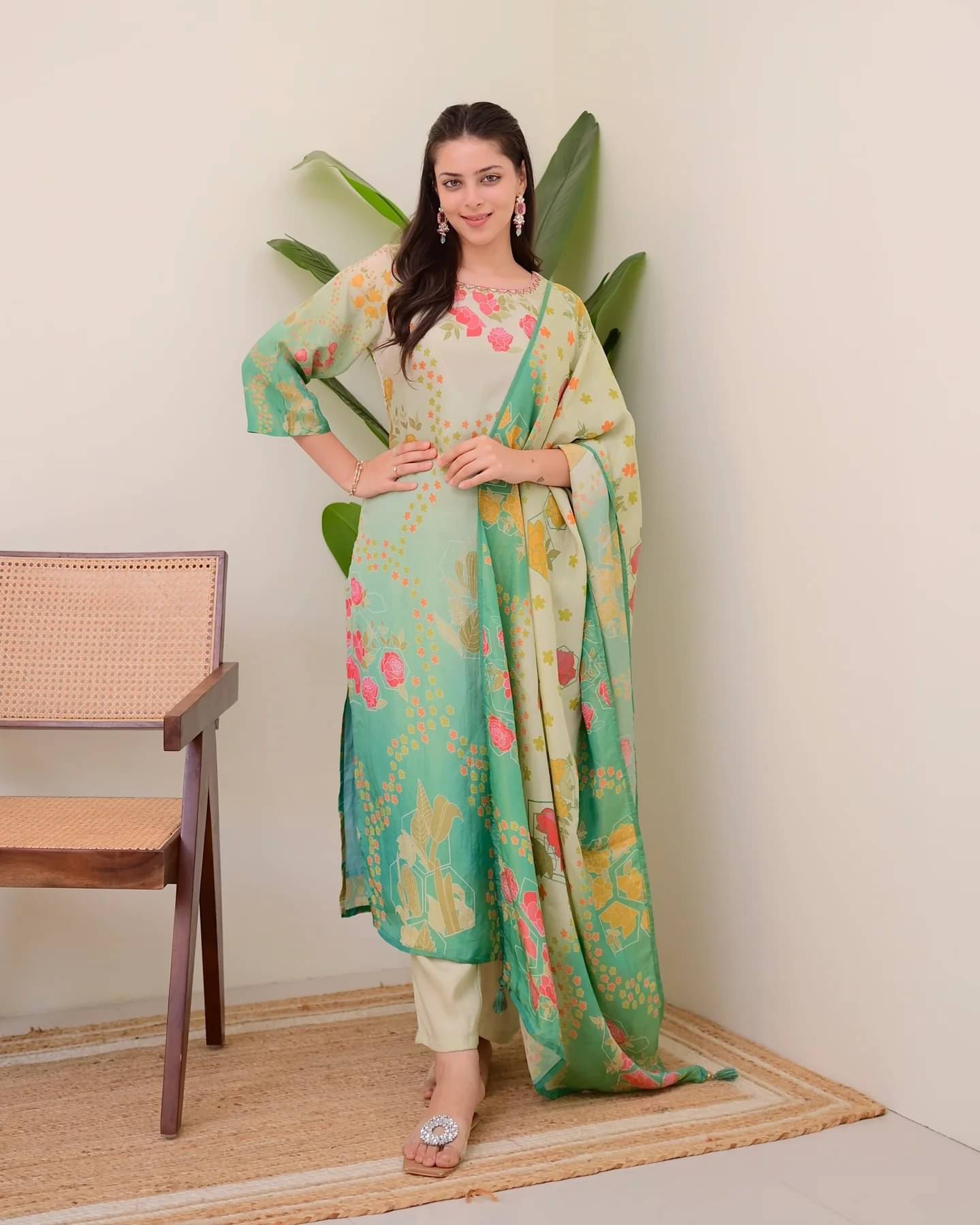 ZOOFLINE Women Silk Printed Straight Kurti With Pants ( Green )     			ZOOFLINE Women Silk Printed Straight Kurti With Pants ( Green )