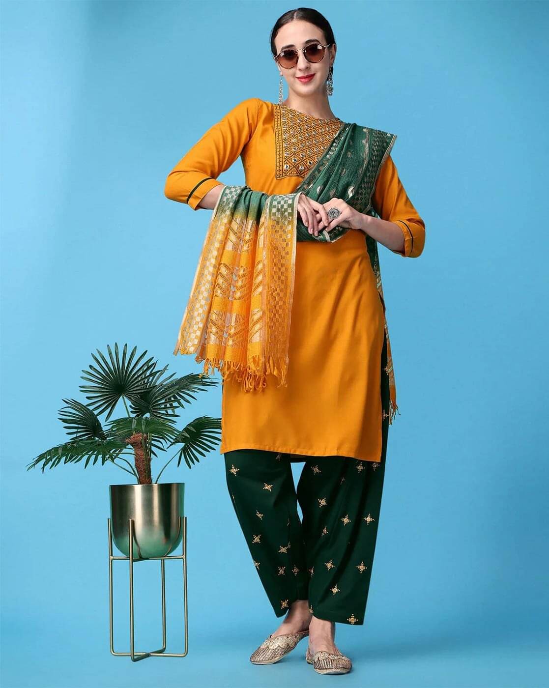     			helwindesiner Women Rayon Embroidered Straight Kurti With Salwar ( Multicolor )
