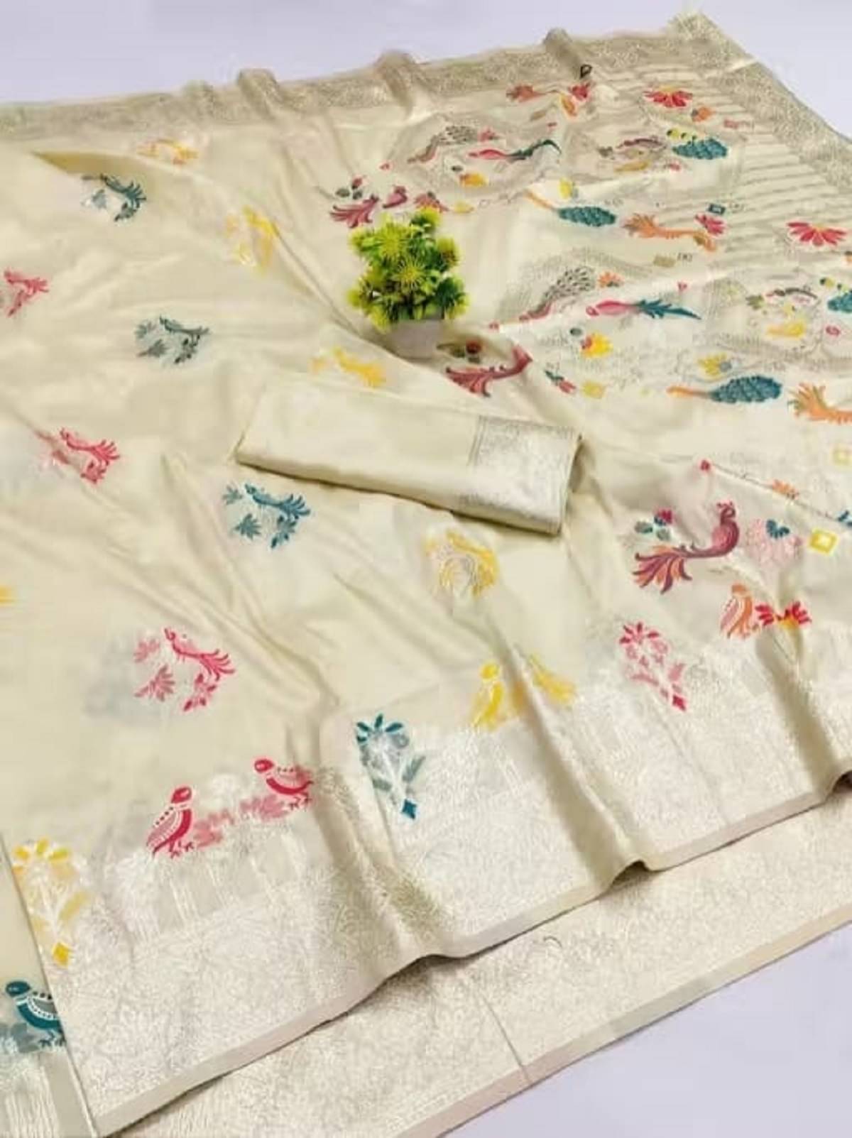     			CRYSTALWAVES Art Silk Solid Paithani Sarees With Unstitched Blouse Piece ( Cream )