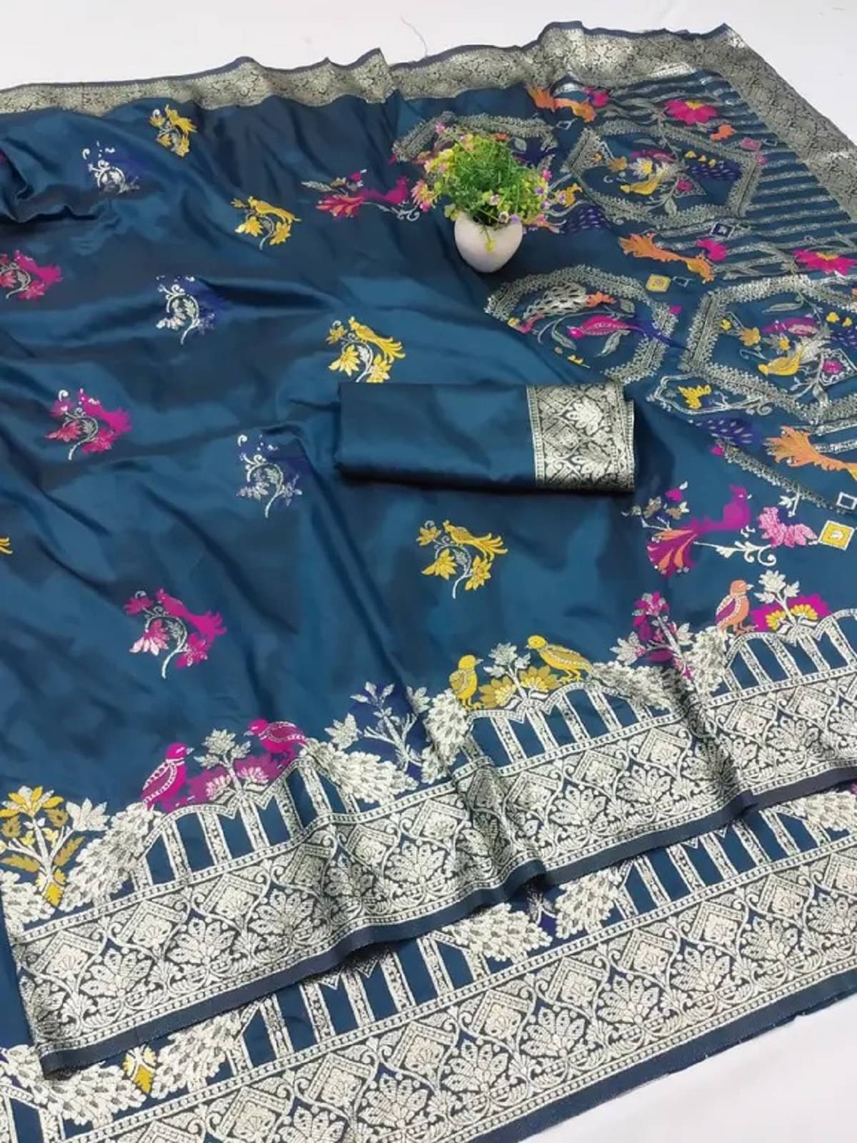     			CRYSTALWAVES Art Silk Solid Paithani Sarees With Unstitched Blouse Piece ( Rama )