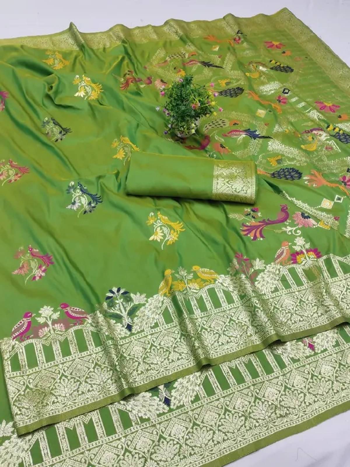     			CRYSTALWAVES Art Silk Solid Paithani Sarees With Unstitched Blouse Piece ( Green )